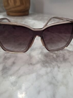 Women’s QUAY Sunglasses